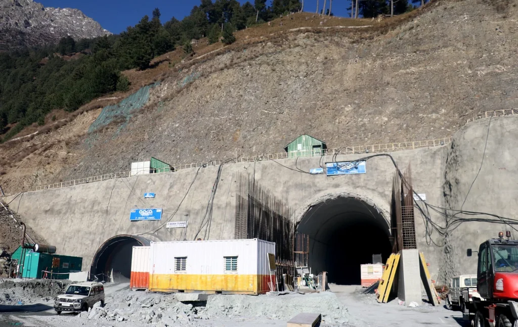 z-morh-tunnel-construction