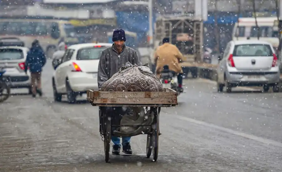 MET: Light to moderate rains, snow at scattered places in J&K today