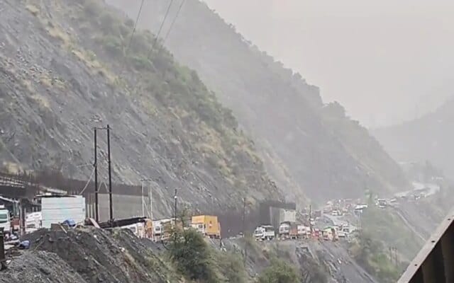 Massive landslide hits Jammu-Srinagar National Highway, vehicles damaged, stranded