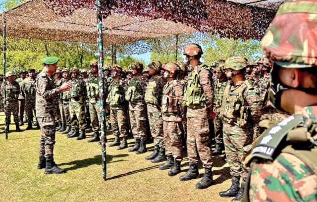 White Knight Corps GoC reviews security situation in J&K's Rajouri, White Knight Corps GoC reviews security situation in J&K's Rajouri, Poonch