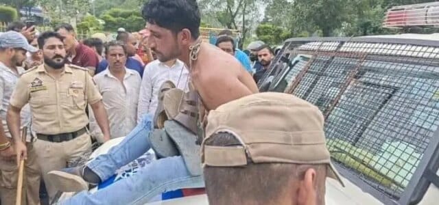 Thief paraded on streets with garland of shoes in Jammu Thief paraded on streets with garland of shoes in Jammu