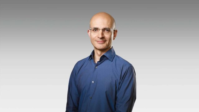 Indian-American Sabih Khan named Apple’s new Chief Operating Officer Indian-American Sabih Khan named Apple’s new Chief Operating Officer