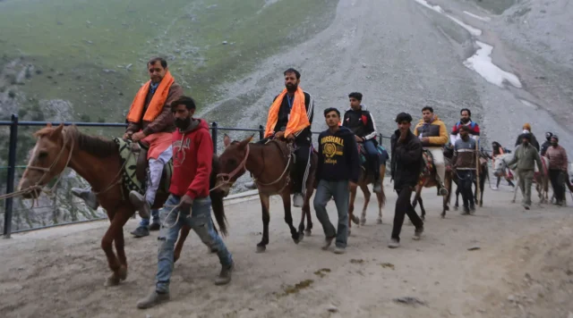 2896 pilgrims embark on Amarnath Yatra from Jammu