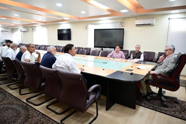 CM Omar directs I&C dept to act tough against showrooms, outlets misbranding machine-made carpets