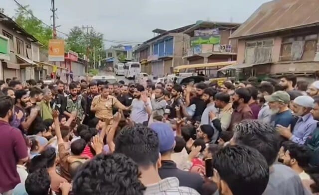 People protest in Safapora against alleged murder of a woman; People protest in Safapora against alleged murder of a woman, demand justice