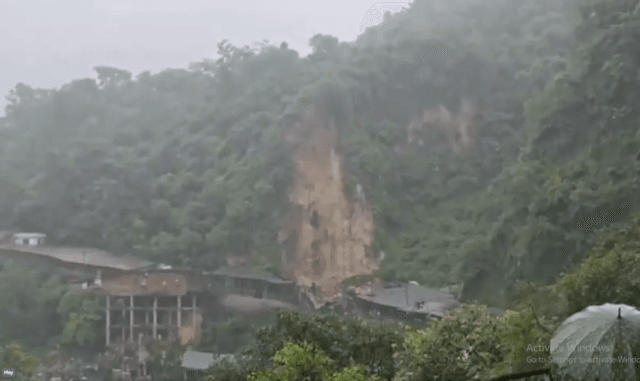 Landslide hits Vaishno Devi track in J-K’s Reasi; four pilgrims Landslide hits Vaishno Devi track in J-K’s Reasi; four pilgrims injured