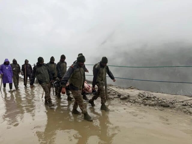 Indian Army responds swiftly to assist Amarnath Yatris stranded after landslide, heavy rains