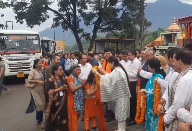 First batch of Amarnath Yatra pilgrims arrive in Udhampur, receive First batch of Amarnath Yatra pilgrims arrive in Udhampur, receive warm welcome under tight security