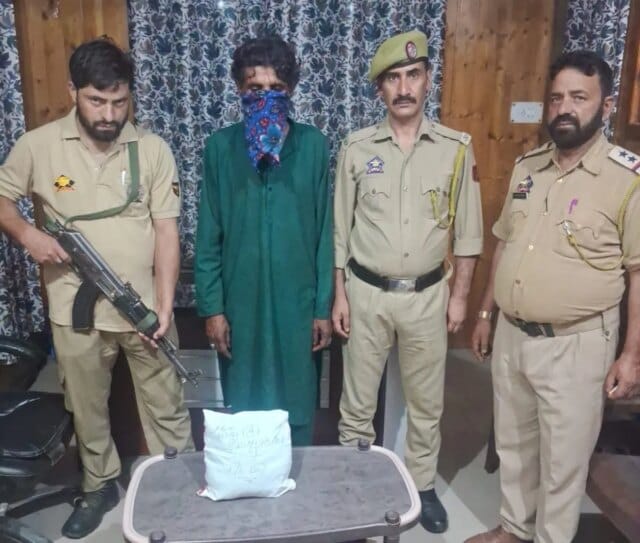 Anantnag Police arrest to drug peddlers, seizes over 2 kg Anantnag Police arrest to drug peddlers, seizes over 2 kg Charas