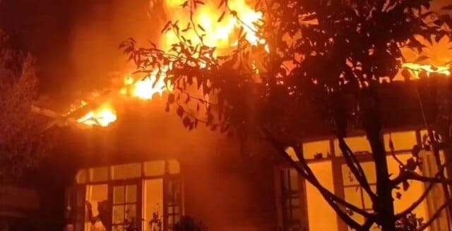 Late-night blaze destroys home of seven in central Kashmir’s Budgam Late-night blaze destroys home of seven in central Kashmir’s Budgam