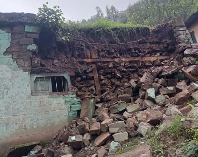 Heavy rainfall damages several houses in Sanghiote in J&K's Poonch Heavy rainfall damages several houses in Sanghiote in J&K's Poonch