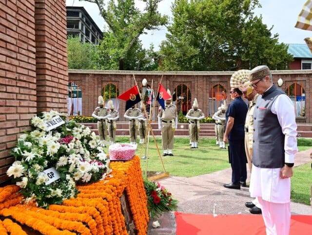 CM Omar Abdullah pays floral tributes at Balidan Stambh