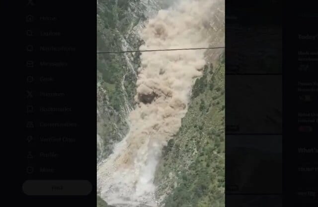 Fresh landslide near Khoni Nallah disrupts efforts to reopen Jammu-Srinagar Fresh landslide near Khoni Nallah disrupts efforts to reopen Jammu-Srinagar highway