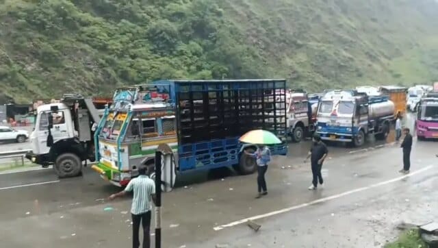 Jammu–Srinagar Highway closed due to shooting stones, bad weather