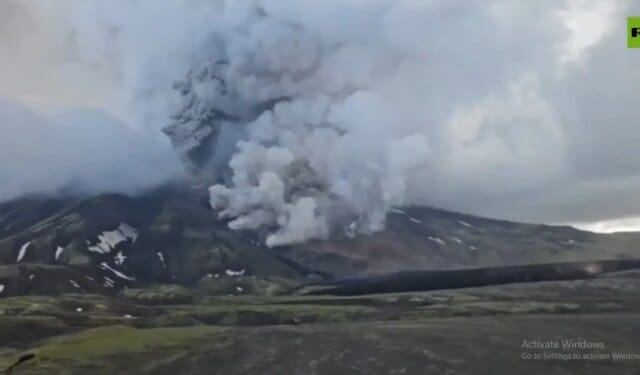 Russian volcano sends ash plume 10-km high in Kamchatka Russian volcano sends ash plume 10-km high in Kamchatka