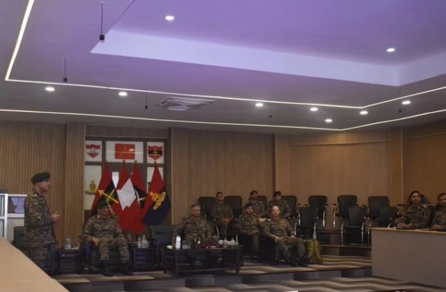 Top army officer reviews operational preparedness of 'Crossed Swords Gunners' Top army officer reviews operational preparedness of 'Crossed Swords Gunners' in Jammu