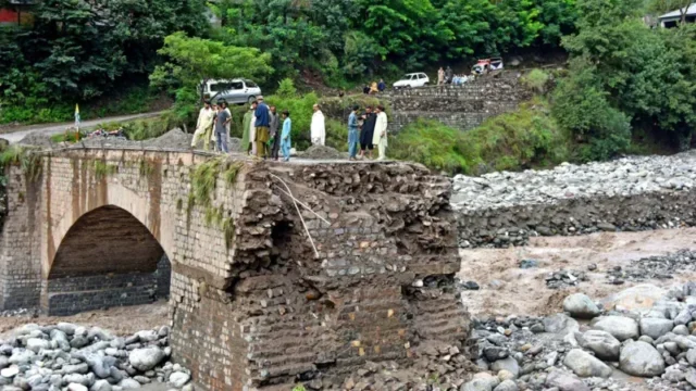 Death toll rises to 307 as monsoon rains continue