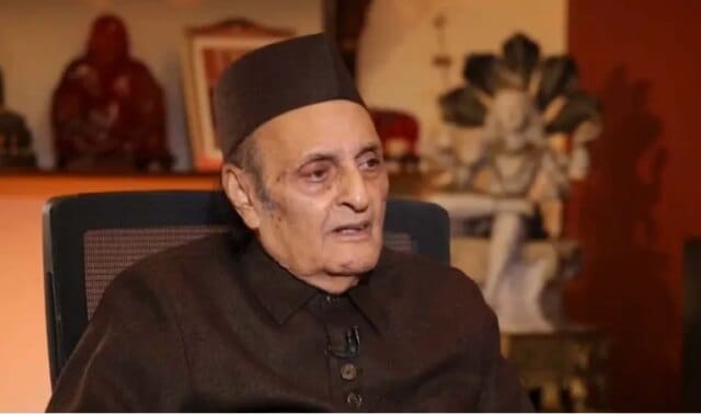 Dr Karan Singh honoured with Era Sezhiyan award in Chennai Dr Karan Singh honoured with Era Sezhiyan award in Chennai