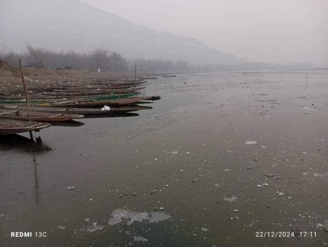 No flood risk expected in Wular Lake, Jhelum at Bandipora: Wular Lake in north Kashmir freezes partially after 20 years