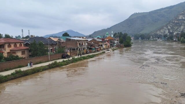 Jhelum recedes below danger mark at Sangam after 28-hours
