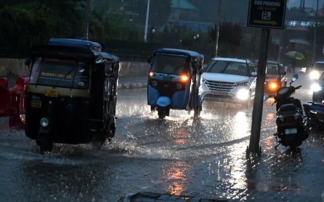 Red alert in J&K for thunderstorms, flash floods and landslides