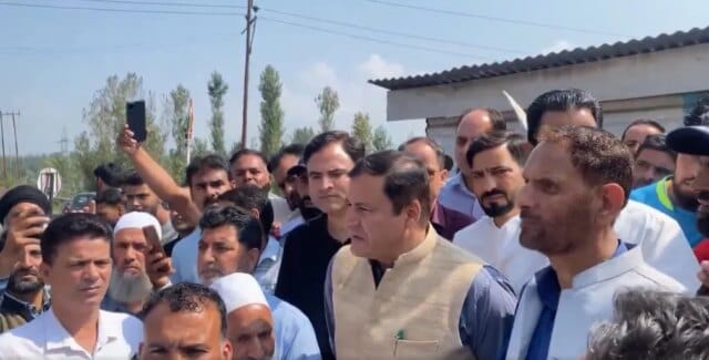 Minister Javed Dar visits Qazigund, Jablipora to assess Jammu-Srinagar highway situation