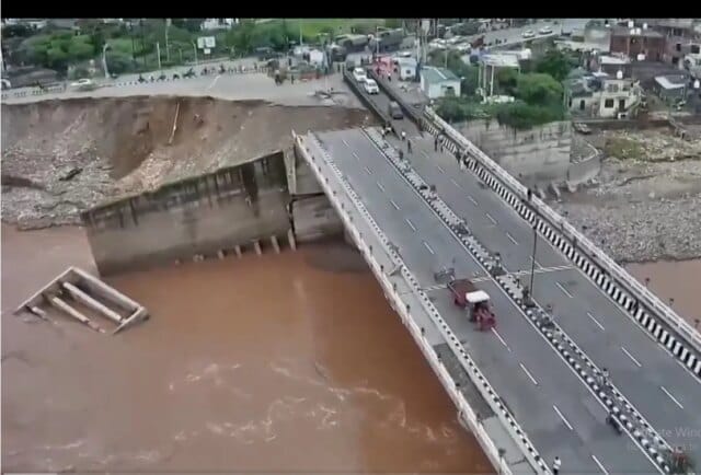 Jammu admin intensifies restoration work after flooding in Tawi river Jammu admin intensifies restoration work after flooding in Tawi river