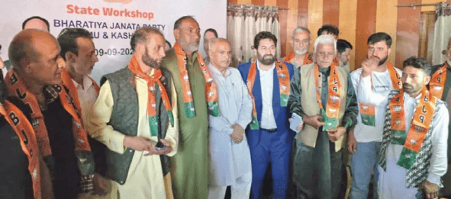 BJP holds joining ceremony in Srinagar BJP holds joining ceremony in Srinagar