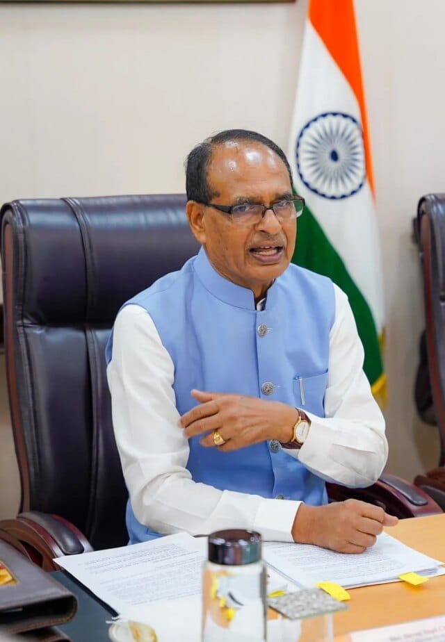 Cente, J&K govt will bring farmers out of flood disaster with PM's blessings: Chouhan