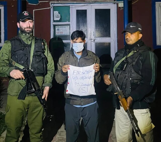Police recover charas from residential house in Shopian, accused arrested Police recover charas from residential house in Shopian, accused arrested