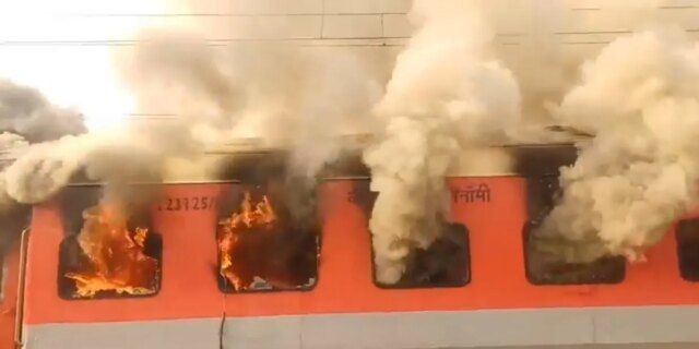 Fire breaks out in Amritsar-Saharsa Garib Rath Express in Punjab, one injured