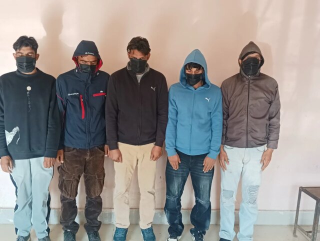 Five gamblers arrested in Shopian, Rs 45,000 seized during police raid