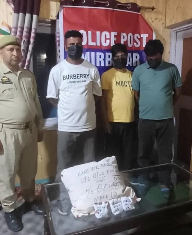 Police arrest 3 drug peddlers in Kulgam, contraband substance recovered Police arrest 3 drug peddlers in Kulgam, contraband substance recovered