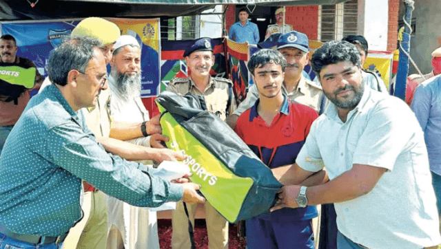 J&K Police hosts inter-school volleyball tournament in Safapora