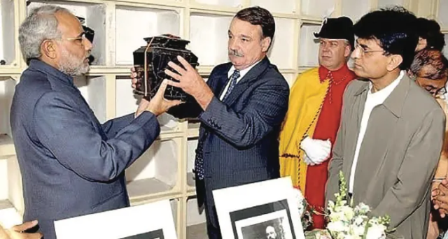 PM urges youth to learn from Shyamji Krishna Varma’s legacy PM urges youth to learn from Shyamji Krishna Varma’s legacy