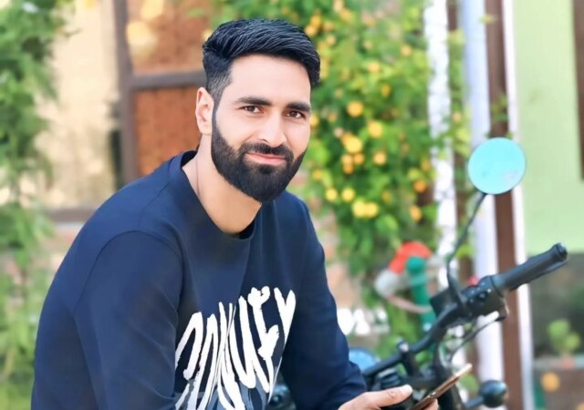 Cricketer from Anantnag Enayat Malik dies of heart attack Anantnag cricketer Enayat Malik dies of heart attack