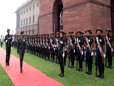 UAE Land Forces Commander arrives in India UAE Land Forces Commander arrives in India