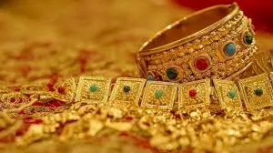 Gold rebounds Rs 2,600 to Rs 1,24,400/10g on strong global Gold rebounds Rs 2,600 to Rs 1,24,400/10g on strong global cues