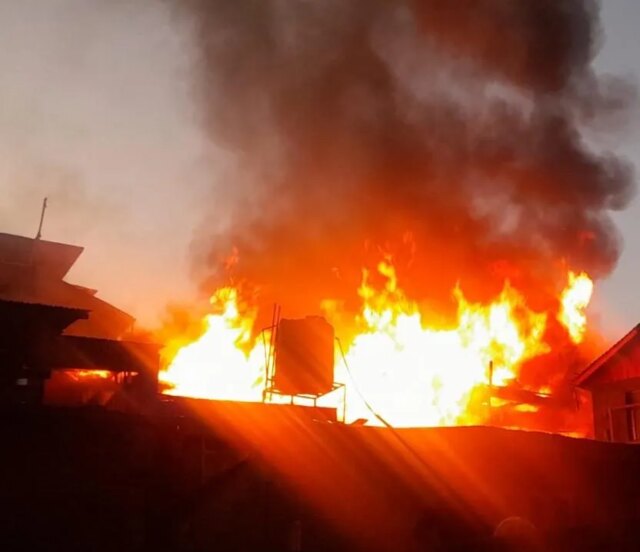 Fire guts two houses in Purana Tulail, Bandipora