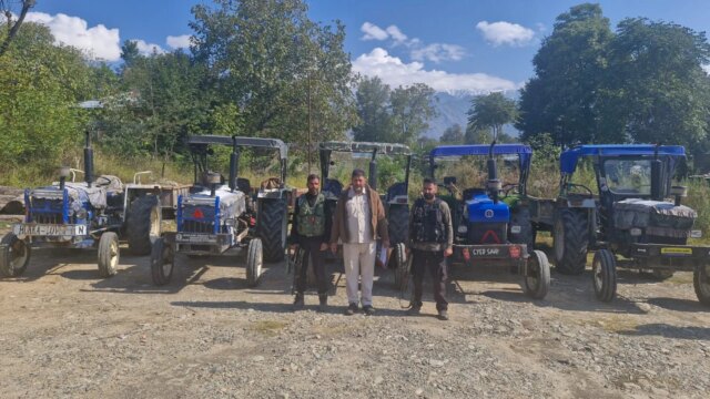 Six tractors impounded for illegal mineral transport in Awantipora